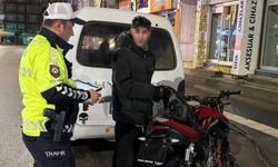 Bekçilere egzoz patlattı, yakalanınca 62 bin lira ceza yiyip ehliyet ve motorundan oldu