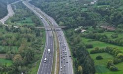 Bolu geçişinde bayram tatilinin ilk günü trafik yoğunluğu
