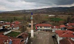 Camisiz minare köyün sembolü oldu