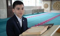 Ezanıyla yürekleri mest eden öğrenci bu kez Kur'an-ı Kerim tilavetinde zirvede
