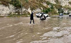 Dubalarda tehlike alarmı çaldı: Fırat Nehri taştı!
