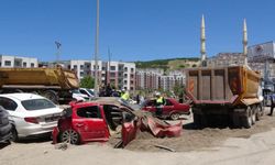 Freni boşalan kamyon 7 araca çarptı: 6 yaralı