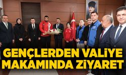 Gençlerden Vali Hacıbektaşoğlu’na ziyaret