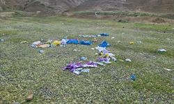 Gökkuşağı Tepeleri'nde çöp tepkisi: Doğaseverler alanı temizledi