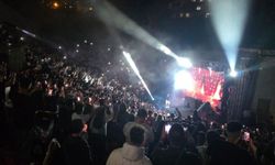 Karadeniz Ereğli'de Wegh rüzgarı; gençler konserde coştu