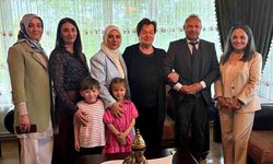 Minik öğrencilerden Şükran Teyze’ye anlamlı ziyaret