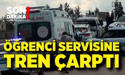 Hemzemin geçitte öğrenci servisine tren çarptı