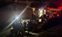 Otomobil evin bahçesine devrildi: 2 yaralı