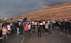 Peş peşe kazalar sonrası vatandaşlar yolu kapattı