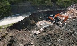 Sakarya’da heyelan yolları çökertti, evler tahliye edildi