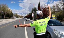 Trafik denetimlerinde  bin 325 sürücüye ceza