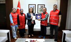 Vali Arslan, kurban bağışını Kızılay'a yaptı