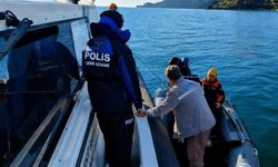 Van Gölü kıyısında mahsur kalan 3 kişi kurtarıldı