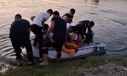 Adacıkta mahsur kalan 5 kişiyi itfaiye kurtardı