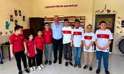 Başkan Yıldız'dan öğrencilere milli forma