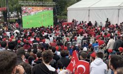 Bolu'da 'Dünya Kupası' coşkusu sokağa taştı: Anıtpark'ta tarihi heyecan