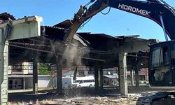 Eski pazaryeri yıkıldı! Başkan Özlü'den deprem uyarısı
