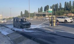TEM Otoyolu'nda hafif ticari araç alev alev yandı