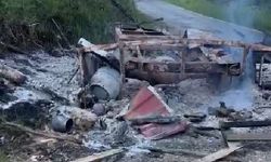 Park halindeki karavan ile iş makinesi yandı