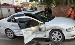 İşçi servisi ile otomobil çarpıştı: 5 yaralı