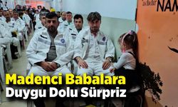 Madenciler, çocuklarının öğrenim gördüğü okulda Babalar Günü'nü kutladı