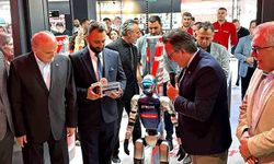 MediaMarkt'ın 104. mağazası insansı robotun katıldığı törenle açıldı