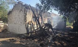 Metruk gecekonduda çıkan yangın korkuttu