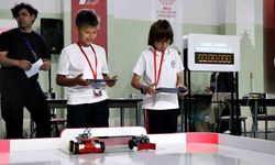 Öğrenciler tasarladıkları mini robotlarla yarıştı