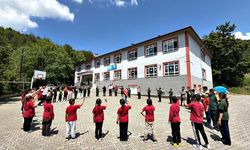 Oyuncak Müzesi Aydın köyünde çocuklarla buluştu