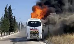 Servis otobüsü alevlere teslim oldu