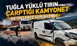 Tuğla yüklü tırın çarptığı kamyonet metrelerce sürüklendi!