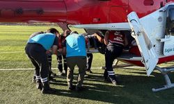 Yamaç paraşütü kayalıklara çarptı, 1'i çocuk 2 kişi yaralandı