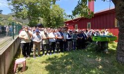 Yardım için durduğu emniyet şeridinde otomobil çarpmıştı, son yolculuğuna uğurlandı