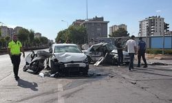 Zincirleme kazada otomobil kağıt gibi ezildi: 5 yaralı