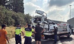 Tır, hafif ticari araca çarptı: 2 ölü, 2 yaralı