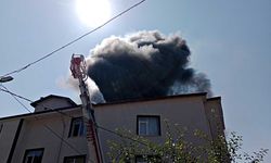Apartmanın çatı katı alev alev yandı