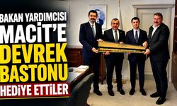 Bakan Yardımcısı Macit’e Devrek Bastonu hediye ettiler