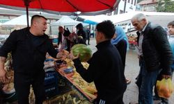Hayırsever esnaf 1 ton karpuzu 1 saatte ücretsiz dağıttı