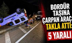 Bordür taşına çarpan araç takla attı: 5 yaralı