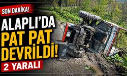 Alaplı’da pat pat devrildi: 2 yaralı