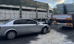 Otomobil tıra arkadan çarptı: 4 yaralı