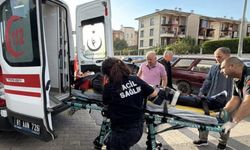 Otomobile çarpmamak için manevra yapınca bisikletten düştü