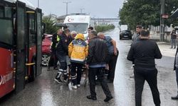 Sağanak beraberinde kazayı getirdi: 5 yaralı