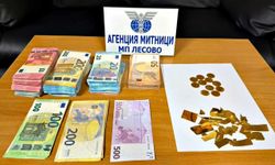 İç çamaşırında sakladığı altın ve euro ile yakalandı