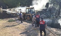 Ahır ve samanlık yangını: 2 büyükbaş hayvan telef oldu, 400 balya saman yandı