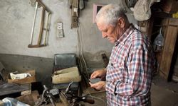 Bolu’da 50 yıldır manda boynuzundan tarak yapıyor