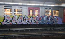 Ankara’da iki şahıs metro vagonlarına grafiti yaptı