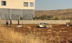 Otomobil evin önünde oturanların arasına daldı: 1 ölü, 5 yaralı