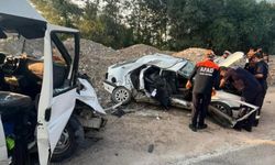 Otomobil ile minibüs çarpıştı: 1 ölü, 3 yaralı