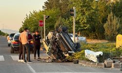 Otomobille çarpışan hafif ticari araç hurdaya döndü: 4 yaralı